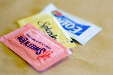 Do sweeteners cause adverse reactions?
