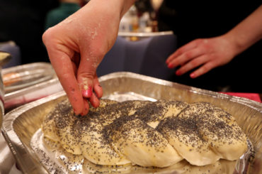 Poppy seeds as protease and collagenase inhibitors