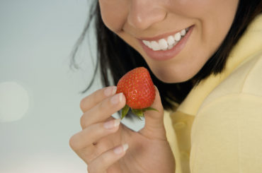 Strawberry and cranberry polyphenols improve insulin sensitivity